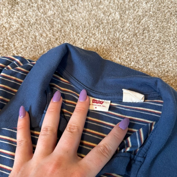 Levi’s Crop Top - Picture 2 of 2